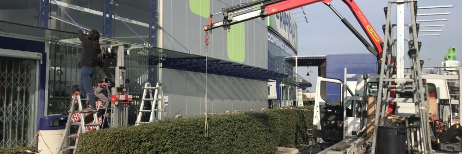 Pensiline in vetro con tiranti in acciaio - Vetreria Artigiana Martuzzi