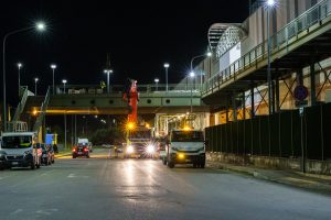 Scopri di più sull'articolo Montaggi speciali di vetrine in ambienti commerciali…anche di sera!